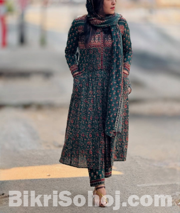Special embroidery beautiful three piece